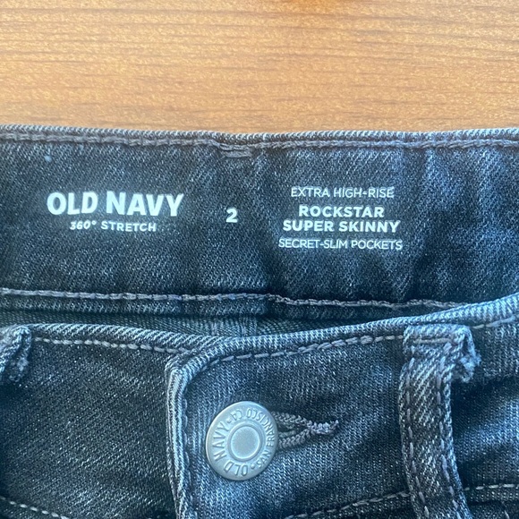 Old Navy women’s size 2 Slim Straight Jeans- black wash denim - Picture 2 of 4